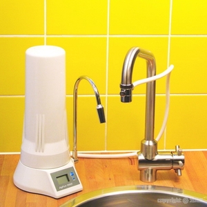 Filtre DIGITAL sur évier avec une cartouche EMX - HYDROPURE TECA-EM